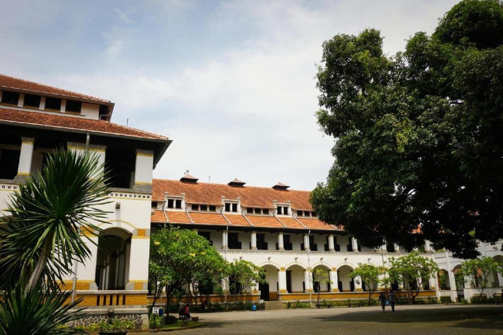 Aruuman Hotel Simpanglima Semarang Exterior foto