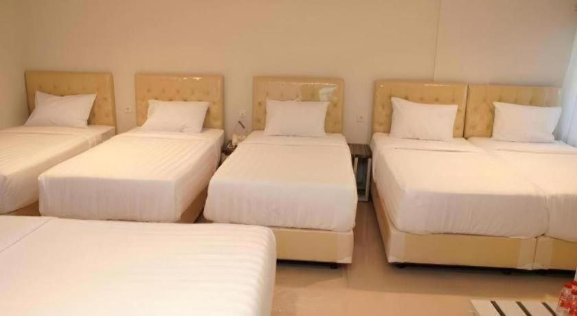 Aruuman Hotel Simpanglima Semarang Exterior foto